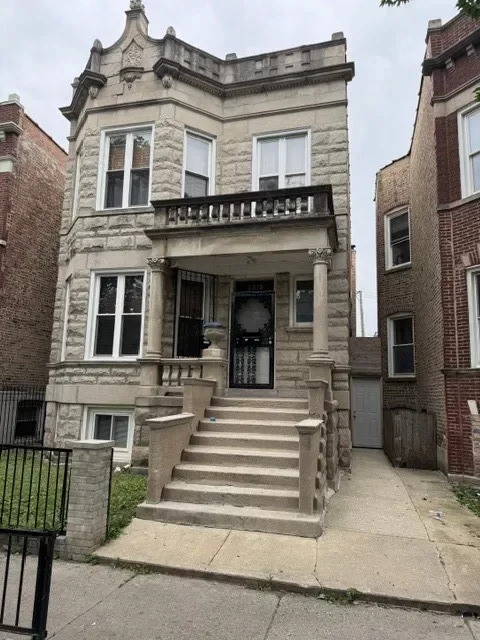 7BR Multi-Family for Sale in Chicago, IL