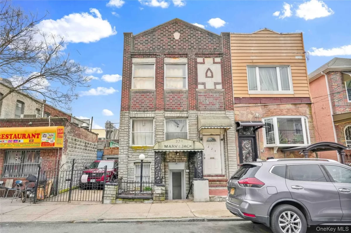 4BR House for Sale in Brooklyn, NY