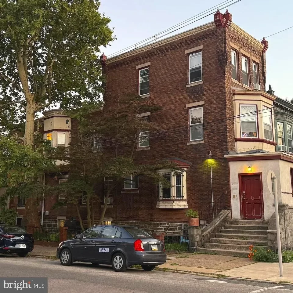 5BR Townhouse for Sale in Philadelphia, PA