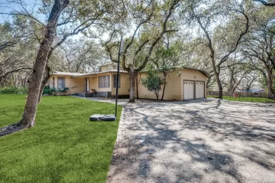 3BR House for Sale in Castle Hills, TX