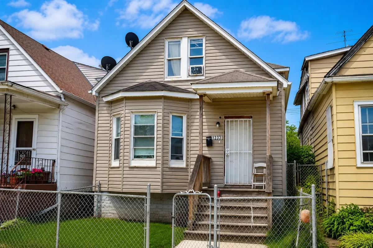 4BR House for Sale in Chicago, IL