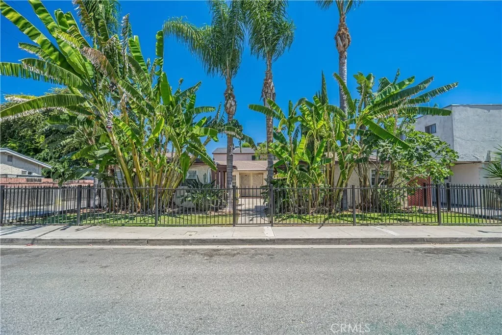 6BR Multi-Family for Sale in Burbank, CA