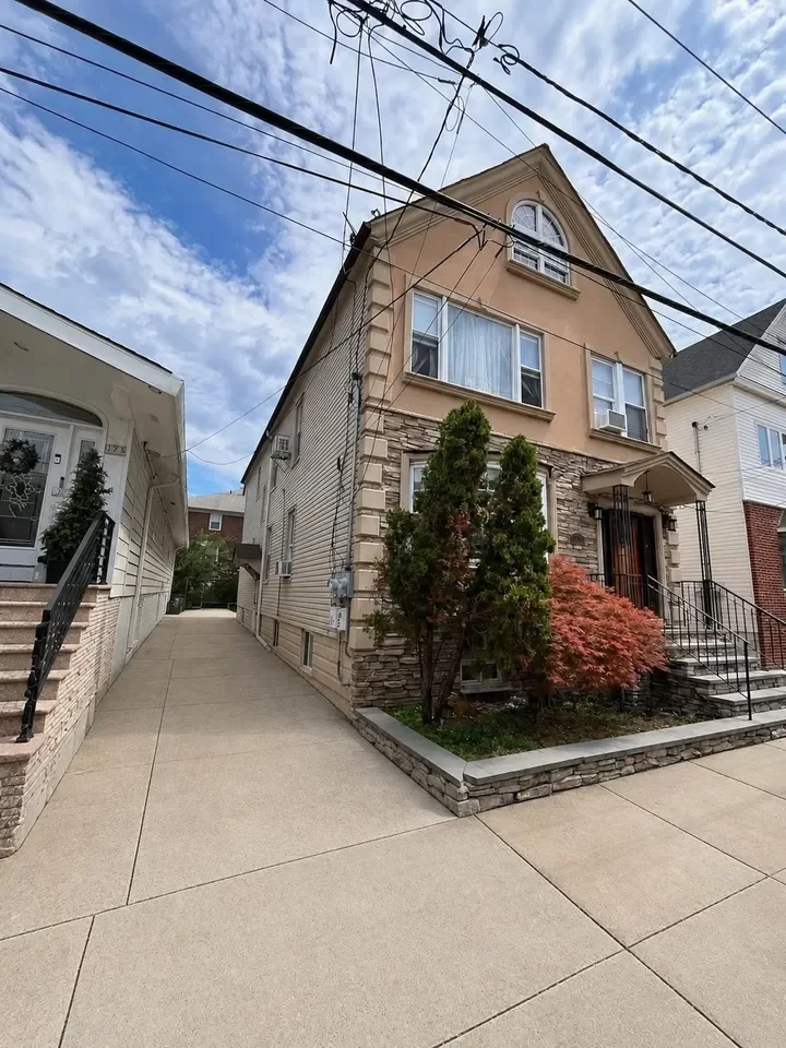 8BR Multi-Family for Sale in Bayonne, NJ