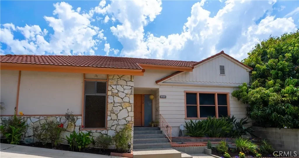 3BR Multi-Family for Sale in Los Angeles, CA