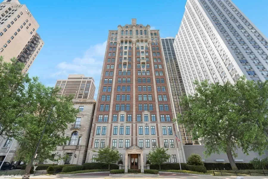 2BR House for Sale in Chicago, IL