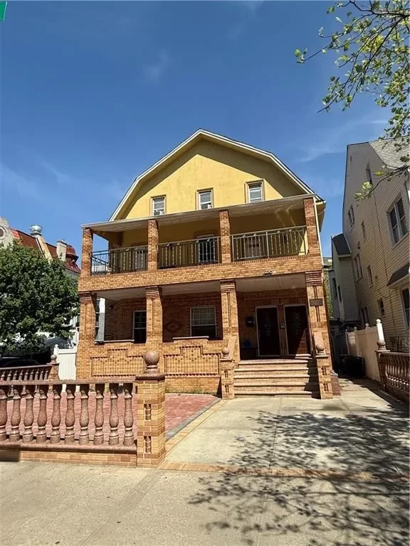 8BR Multi-Family for Sale in Brooklyn, NY