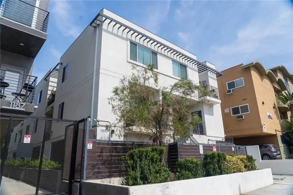 2BR House for Rent in Los Angeles, CA