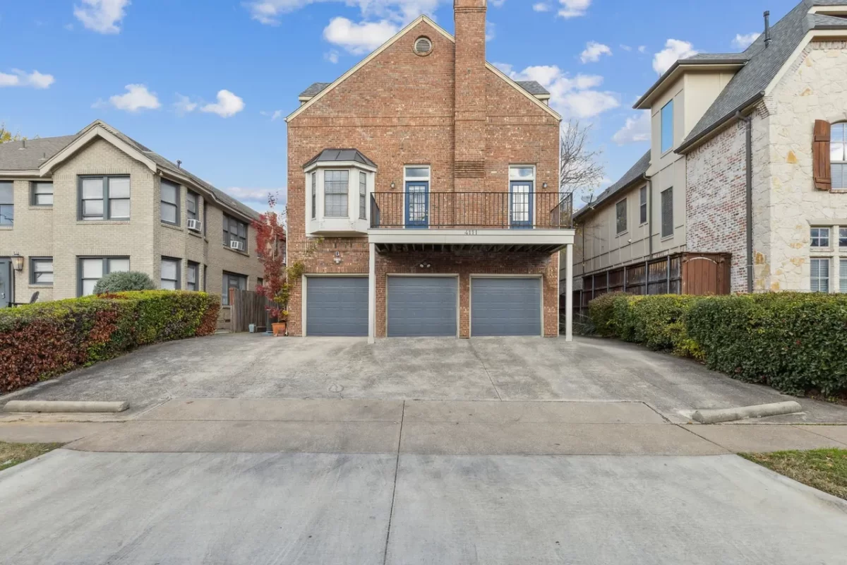 2BR Townhouse for Rent in Dallas, TX