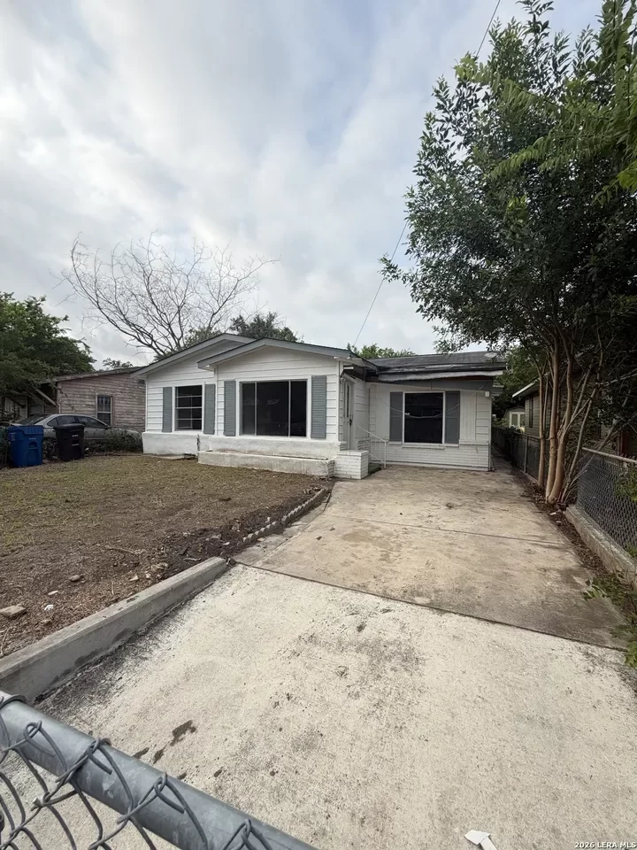 2BR House for Sale in San Antonio, TX