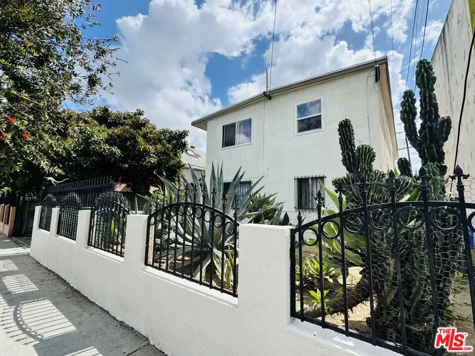 8BR Multi-Family for Sale in Los Angeles, CA