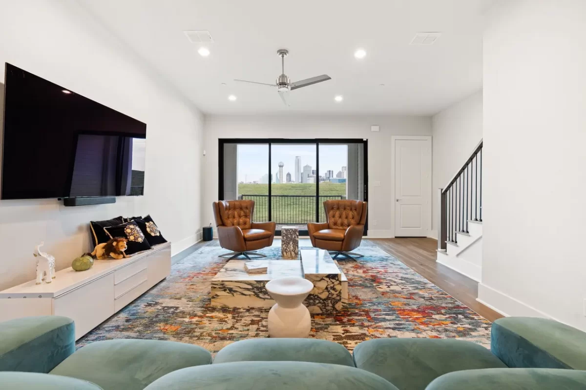 3BR Townhouse for Sale in Dallas, TX