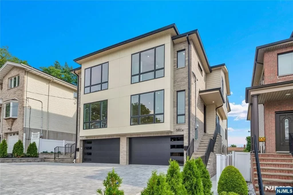 3BR Townhouse for Sale in Fairview, NJ