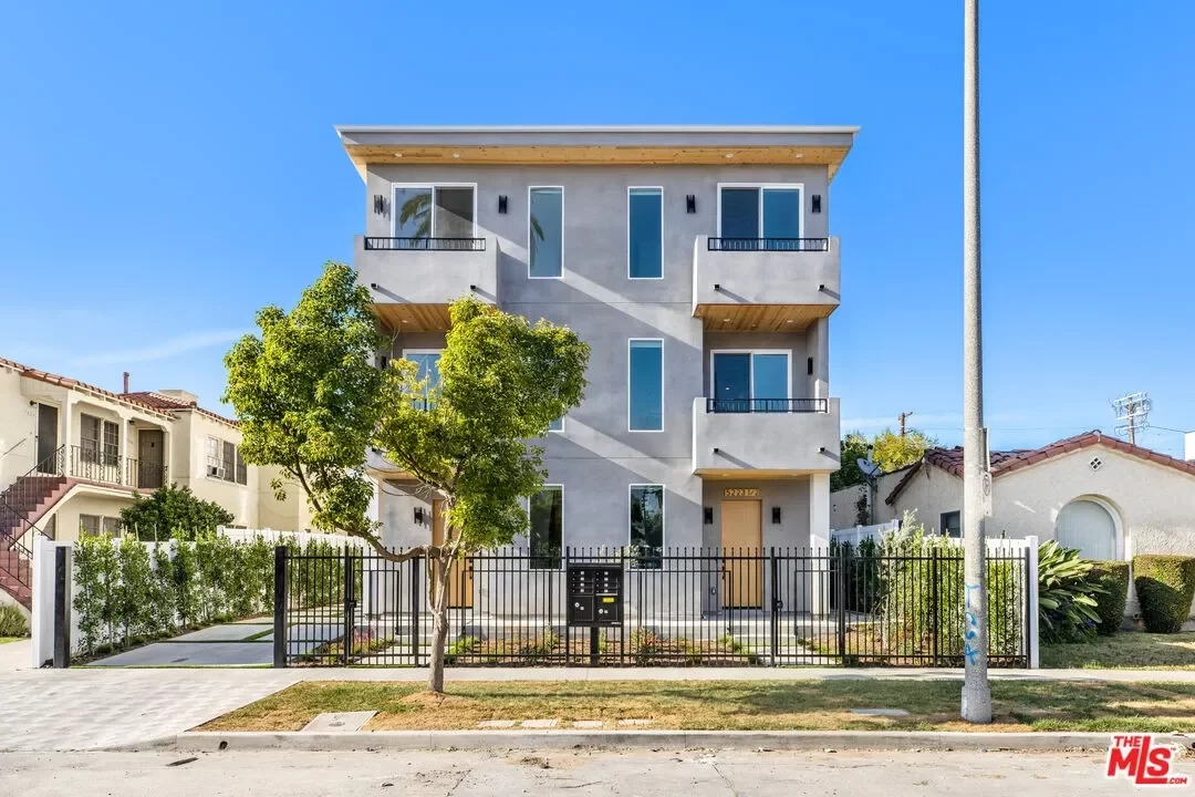 Townhouse for Rent in Los Angeles, CA