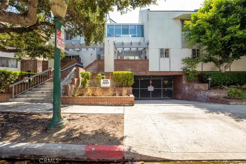 2BR Condo for Sale in Glendale, CA