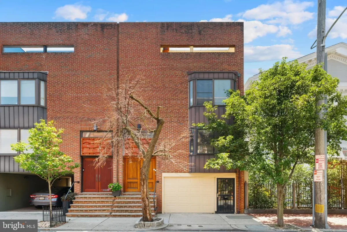 3BR Townhouse for Sale in Philadelphia, PA