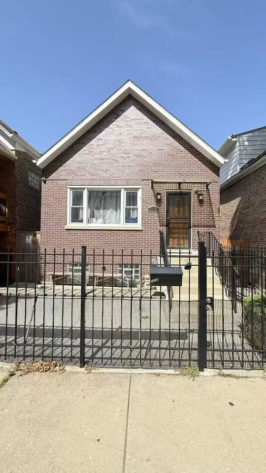 3BR House for Sale in Chicago, IL