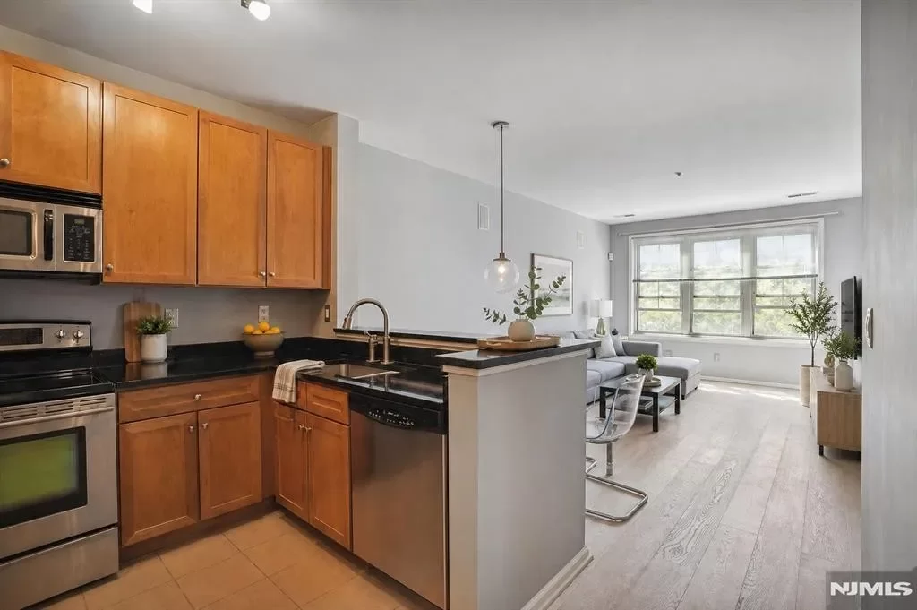 1BR Condo for Sale in West New York, NJ