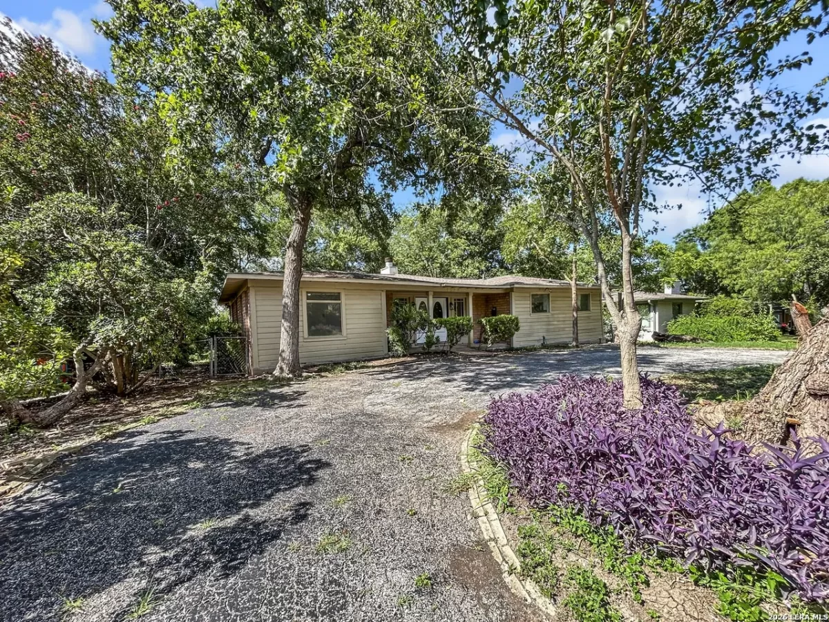 3BR House for Sale in Terrell Hills, TX