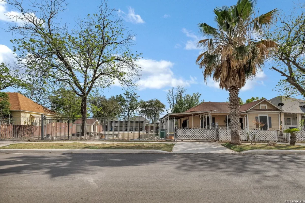 2BR House for Sale in San Antonio, TX