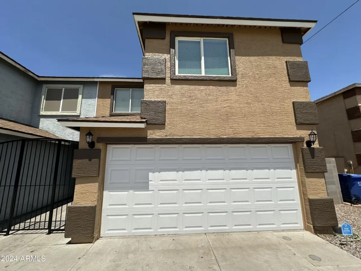 4BR Townhouse for Sale in Phoenix, AZ