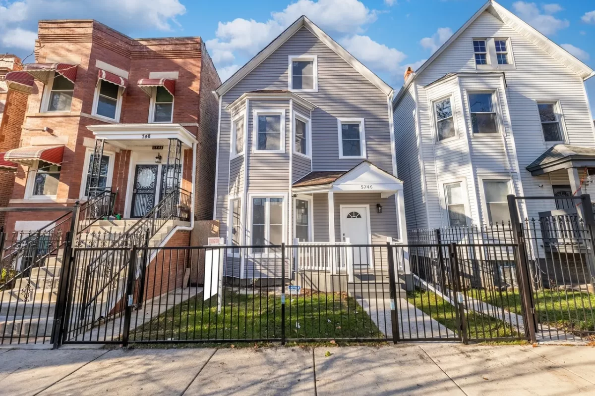 5BR Multi-Family for Sale in Chicago, IL