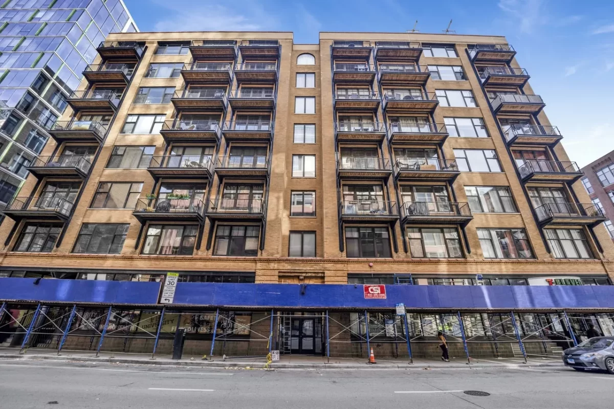 2BR Condo for Sale in Chicago, IL