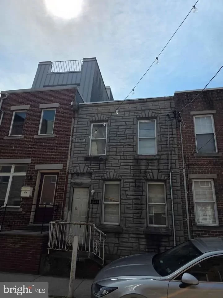 2BR Townhouse for Sale in Philadelphia, PA