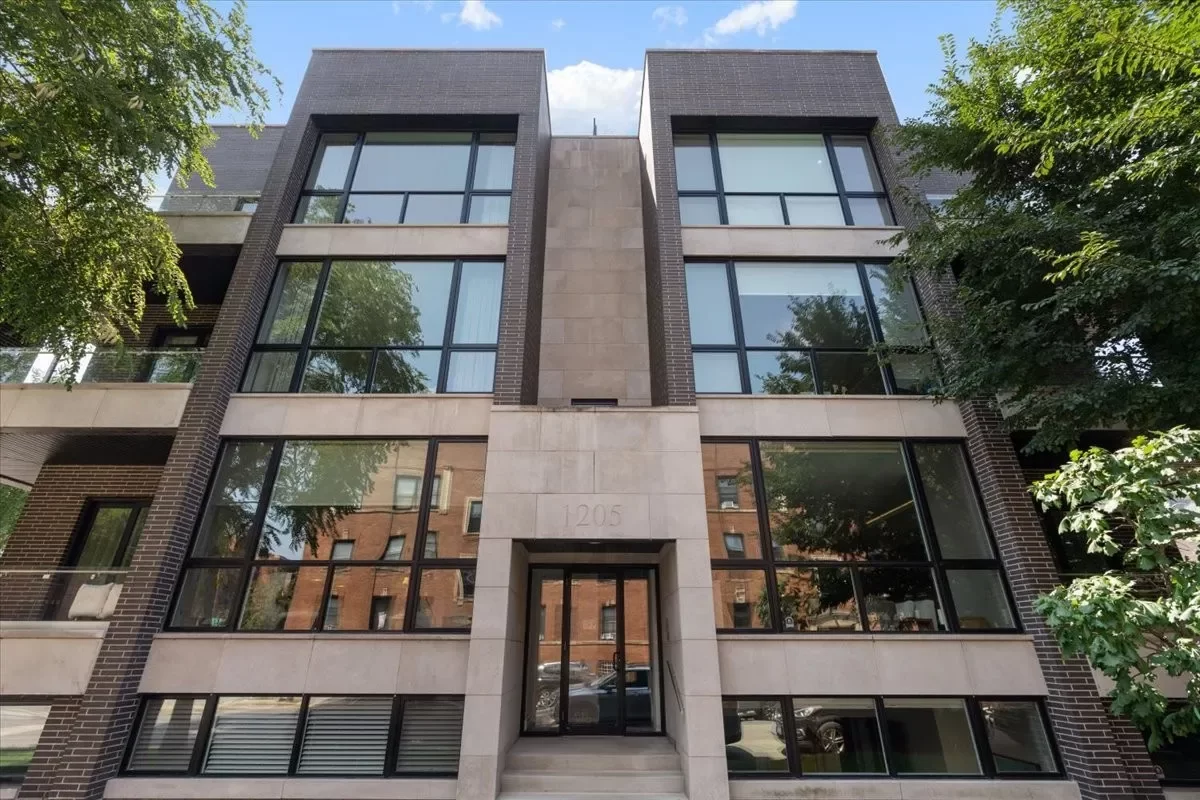 3BR Condo for Sale in Chicago, IL