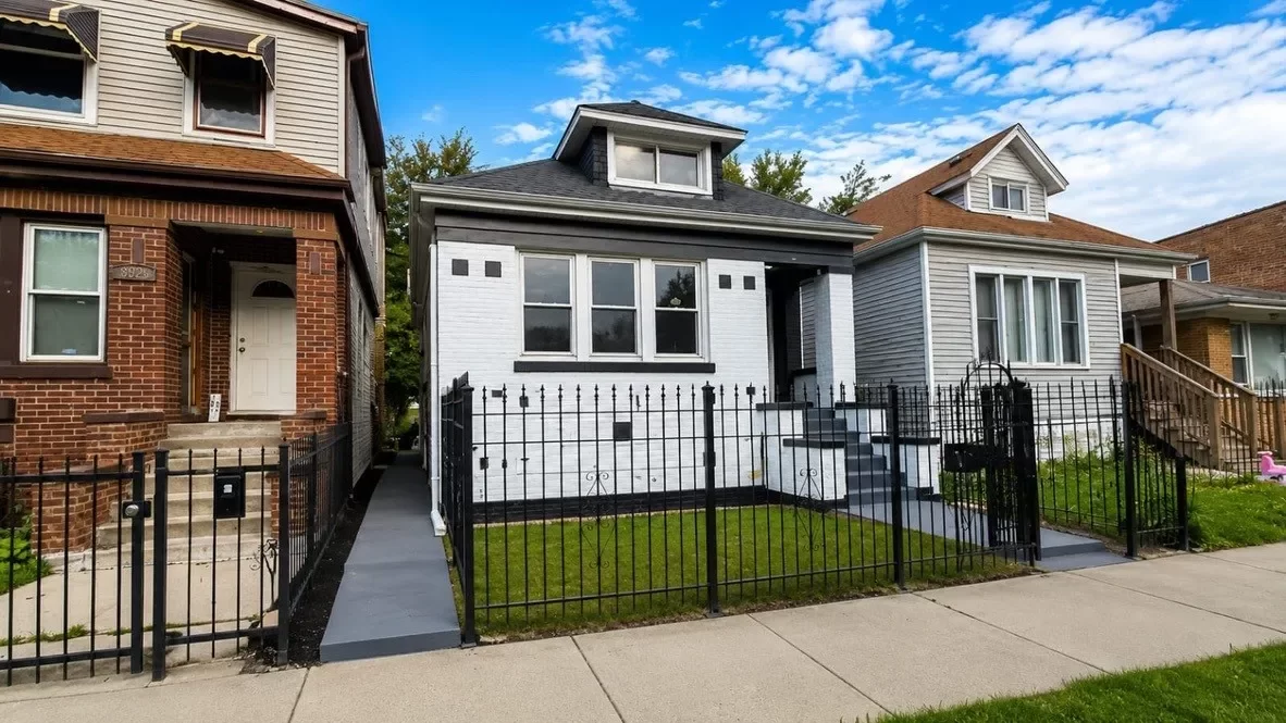 4BR House for Sale in Chicago, IL