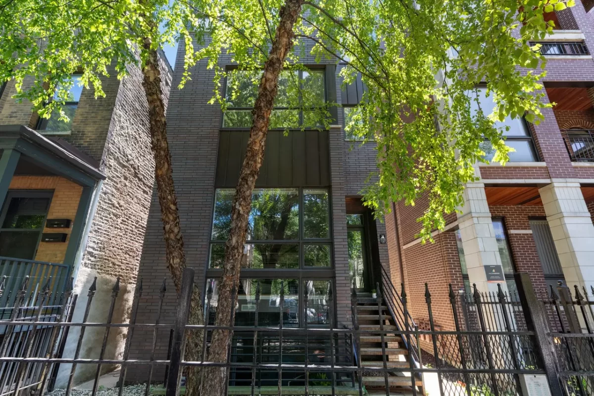 2BR Condo for Sale in Chicago, IL