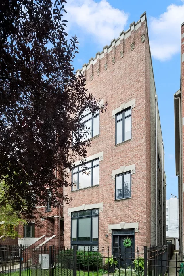 2BR Condo for Sale in Chicago, IL