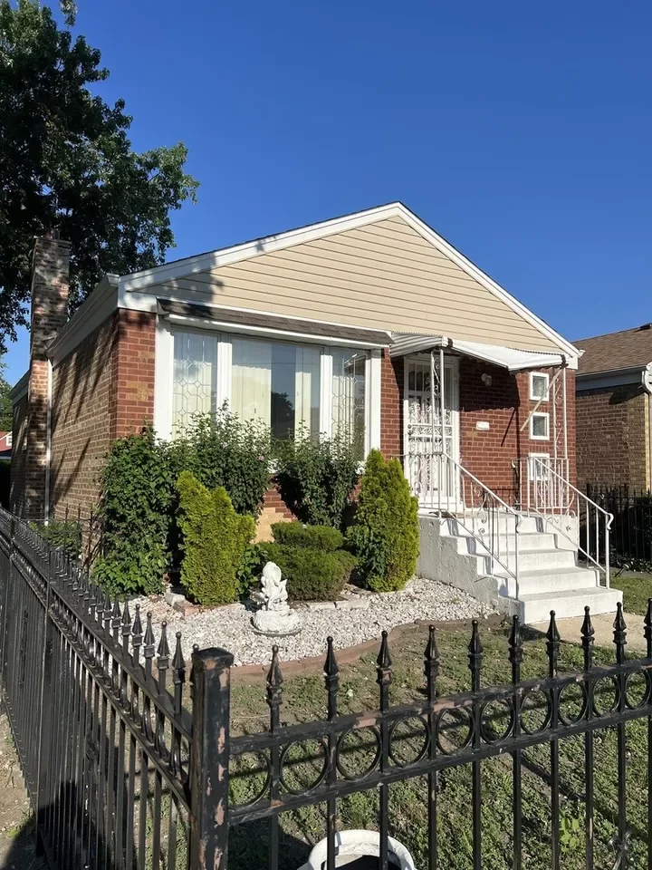 3BR House for Sale in Chicago, IL