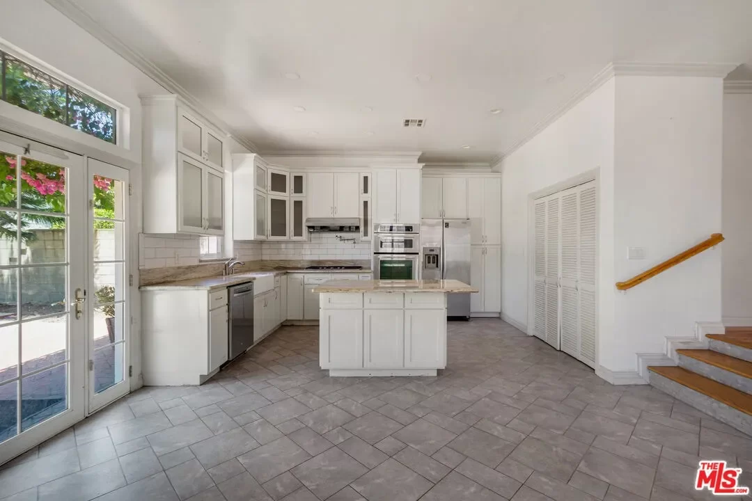 4BR House for Sale in Los Angeles, CA