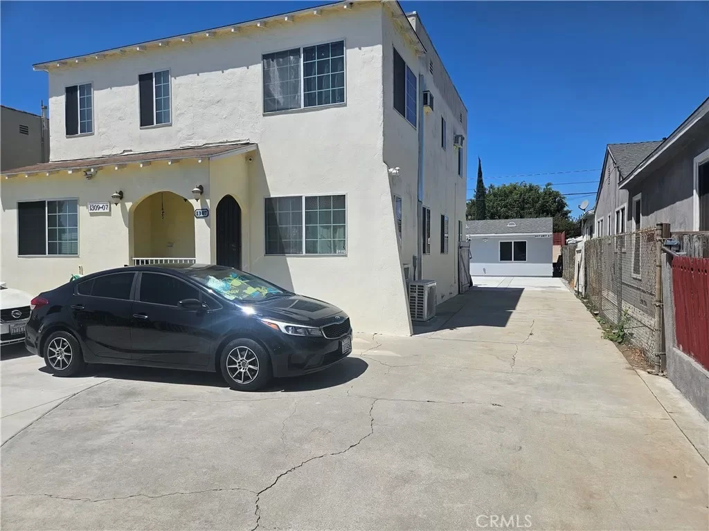 2BR House for Rent in Los Angeles, CA
