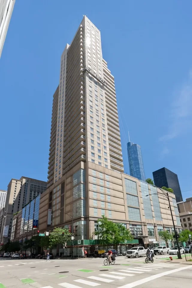 2BR Condo for Sale in Chicago, IL