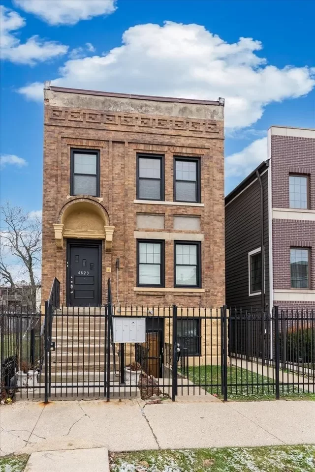 8BR Multi-Family for Sale in Chicago, IL
