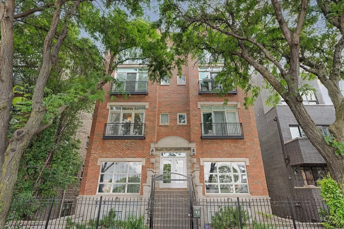 2BR Condo for Sale in Chicago, IL