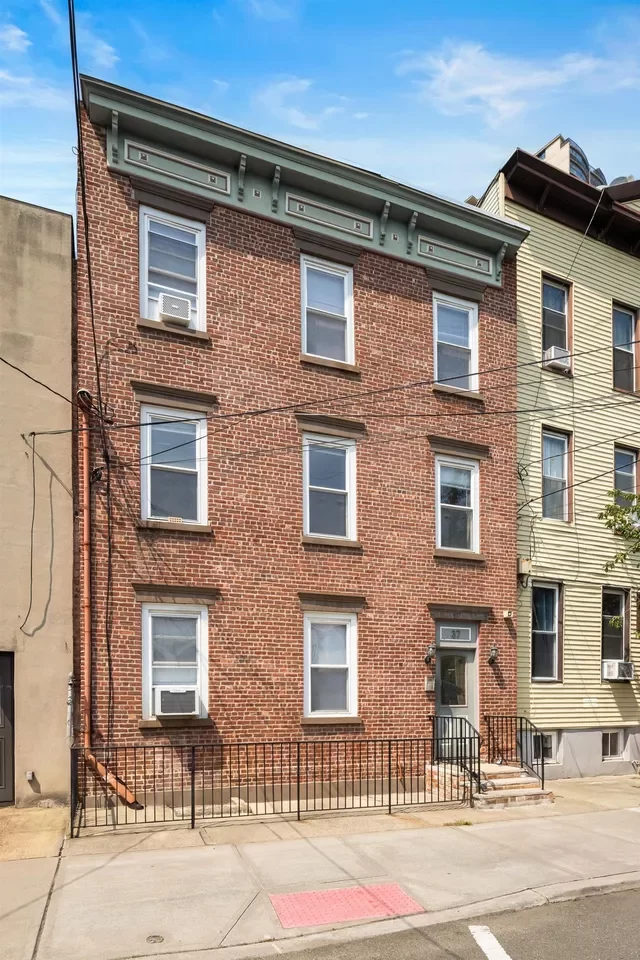 3BR Multi-Family for Sale in Weehawken, NJ