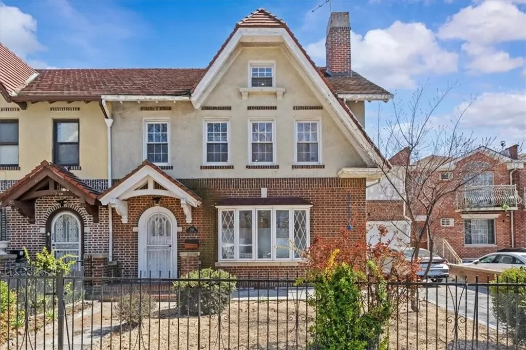 4BR House for Sale in Brooklyn, NY