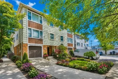 6BR Multi-Family for Sale in Brooklyn, NY