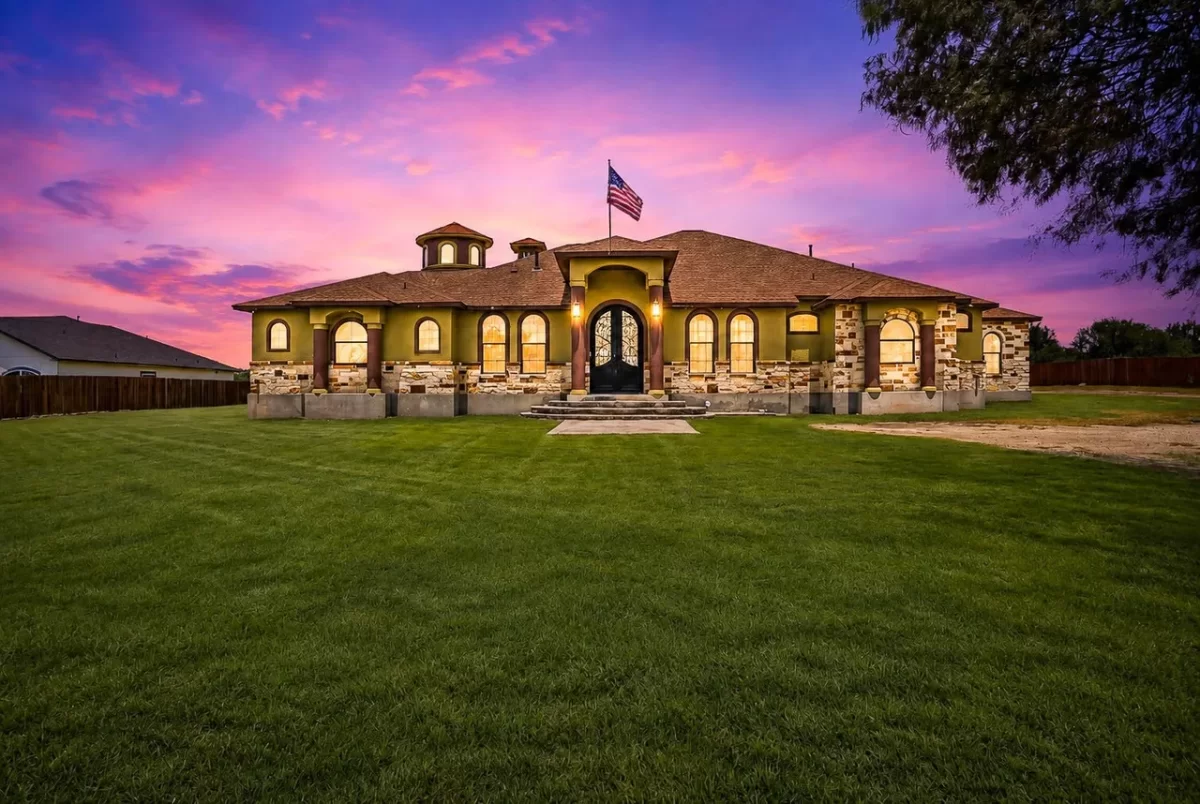 5BR House for Sale in San Antonio, TX