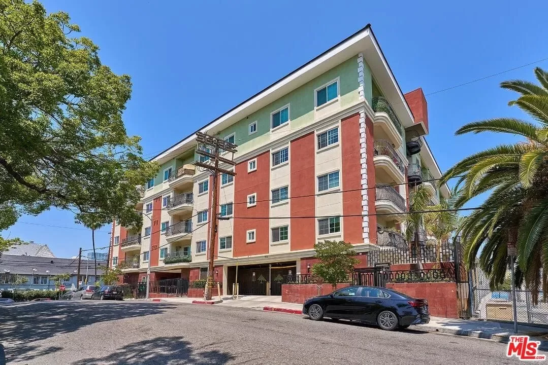 3BR Condo for Sale in Los Angeles, CA