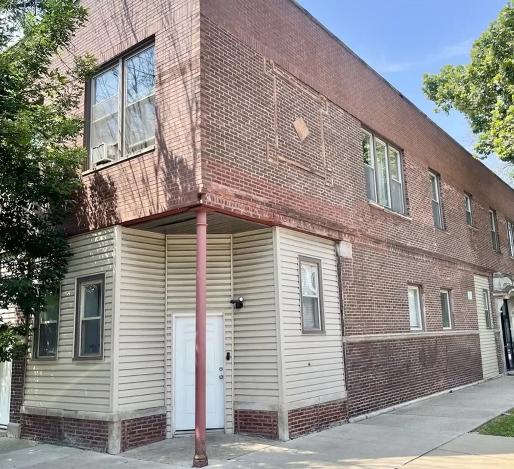 8BR Multi-Family for Sale in Chicago, IL