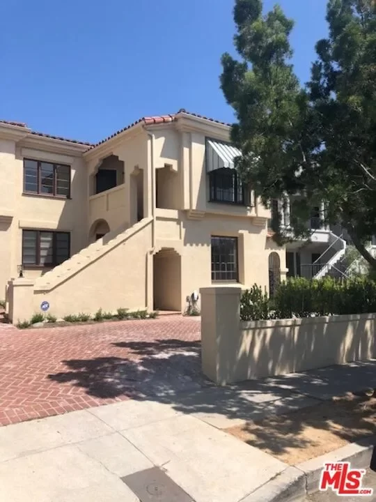 6BR Multi-Family for Sale in Los Angeles, CA