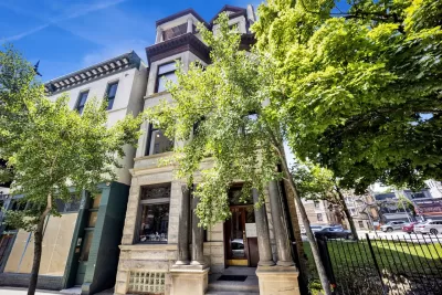 4BR Condo for Sale in Chicago, IL