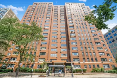 2BR Condo for Sale in Chicago, IL