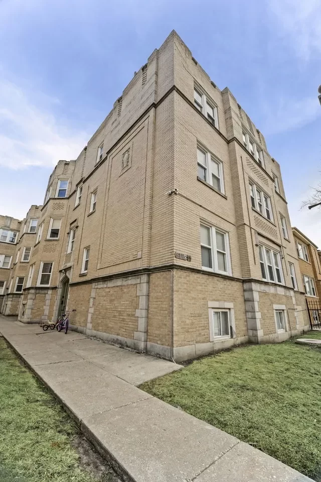 2BR Condo for Sale in Chicago, IL