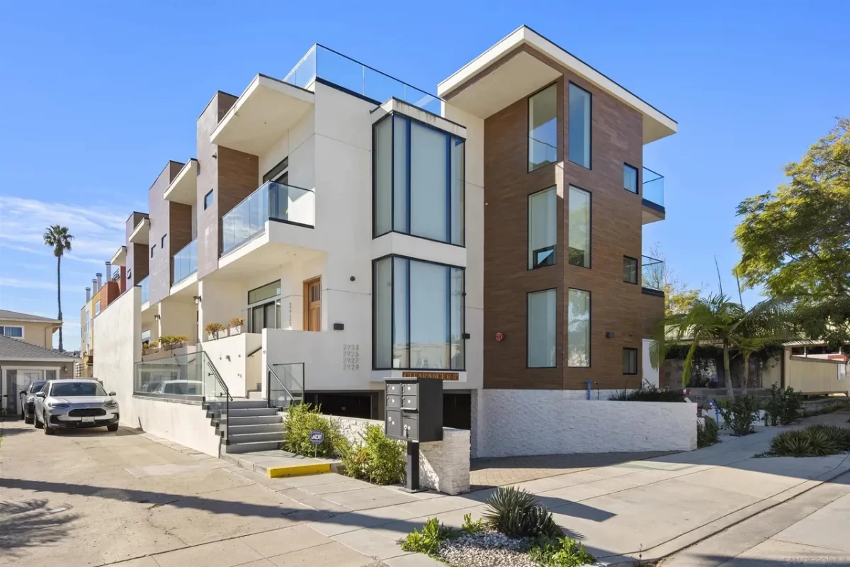 2BR Townhouse for Rent in San Diego, CA