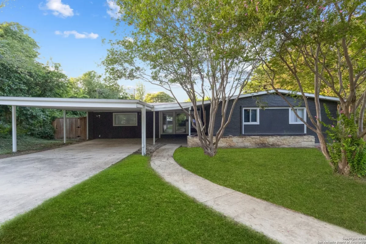 4BR House for Sale in Terrell Hills, TX