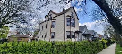2BR House for Rent in Chicago, IL